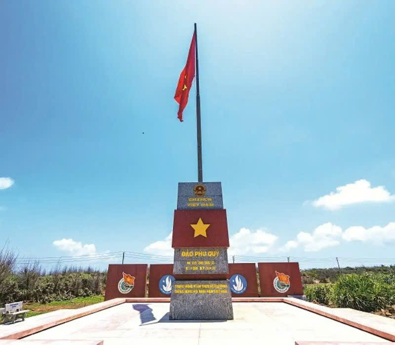 Cột cờ Phú Quý